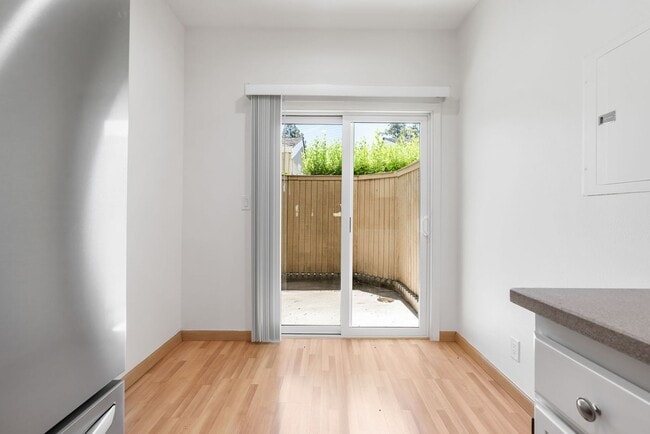 Building Photo - Spacious 2BR/2.5BA Townhome in Prime Milpi...