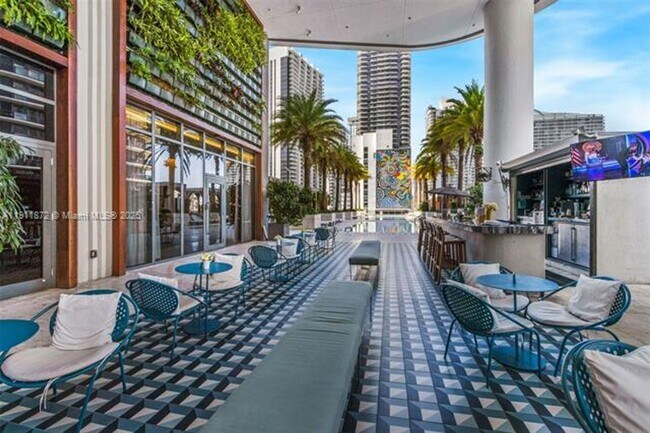 Building Photo - 801 S Miami Ave