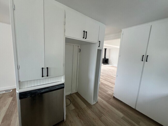 Building Photo - Spacious 4 Bed, 2 Bath Home for Rent in North Bend