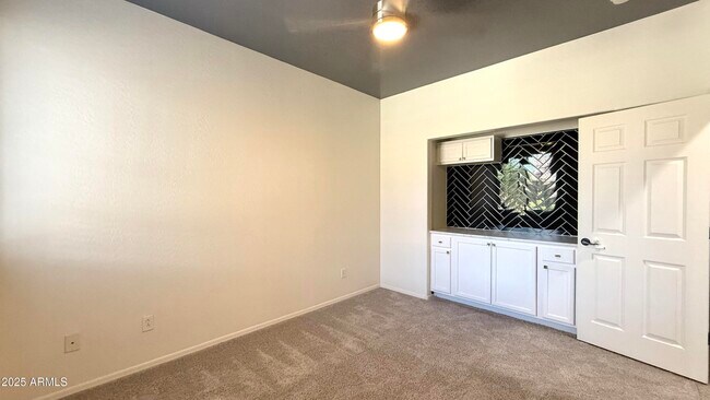 Building Photo - 4927 W Magdalena Ln