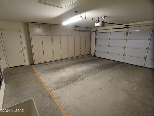 Building Photo - 63945 E Orangewood Ln