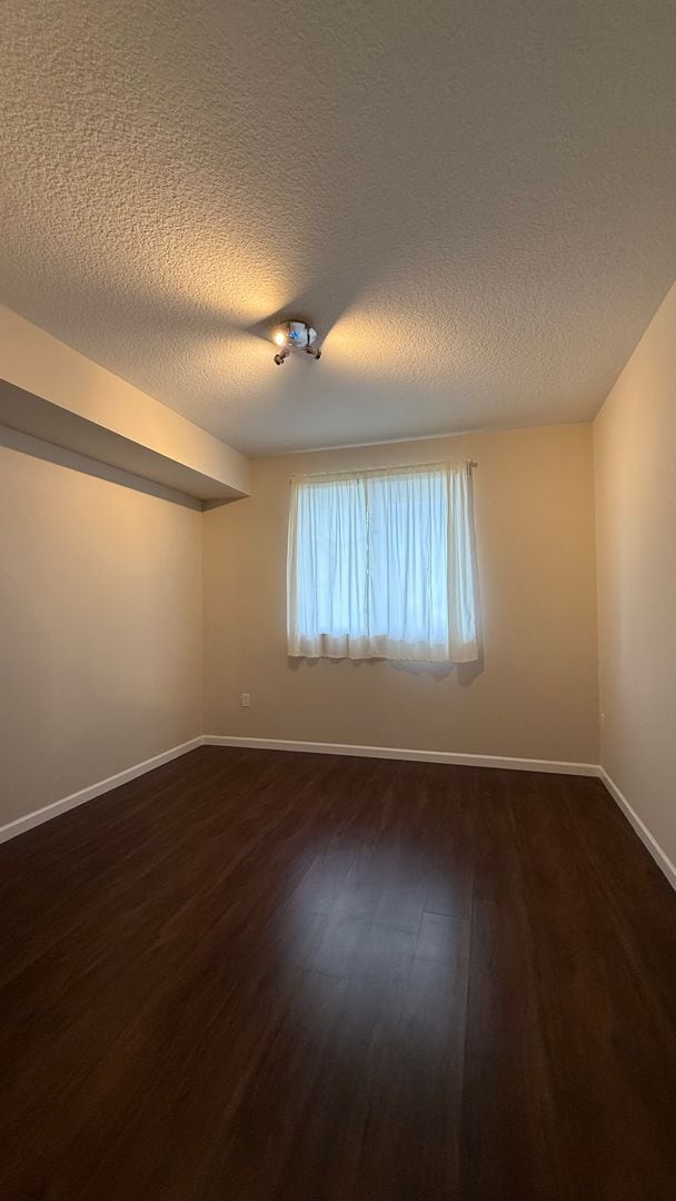 Building Photo - Spacious 3BR/3BA with bay views in the heart of Edgewater!