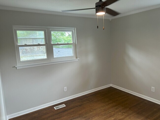 Building Photo - 2109 Villaret Dr SW