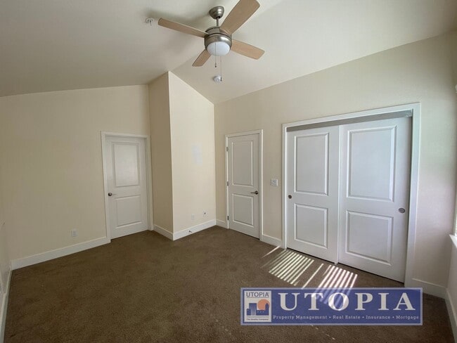 Building Photo - Beautiful and Spacious 3-bedroom, 3.5-bathroom Townhouse Located in the heart of Seabright.