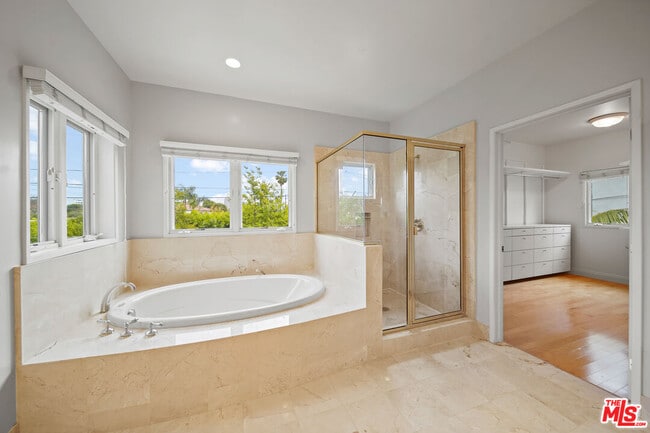 Building Photo - 248 S Swall Dr