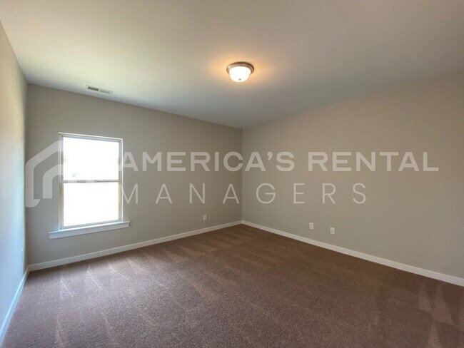 Building Photo - 68 WATER OAK DR