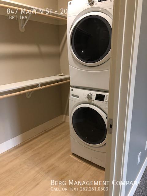 Building Photo - 847 Martin St