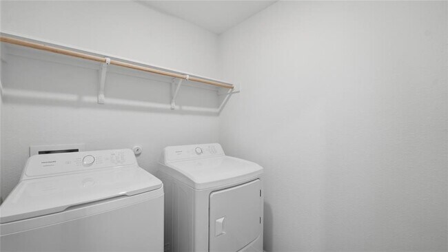 Building Photo - 221 Stumpy St