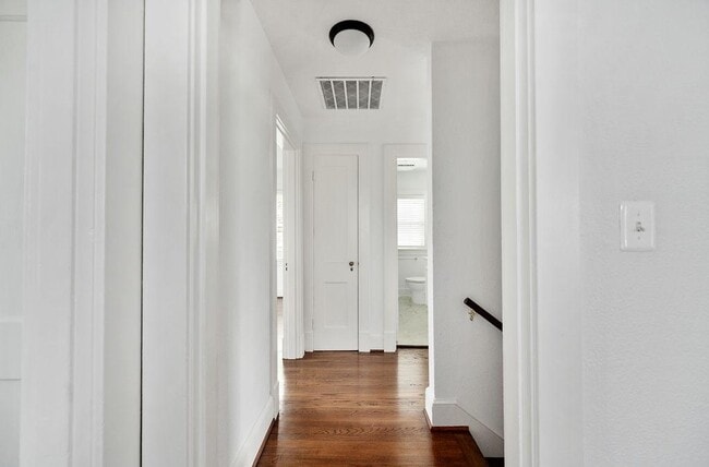 Building Photo - 819 Weedon St