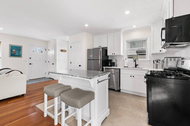 Building Photo - 7 Whiting Rd