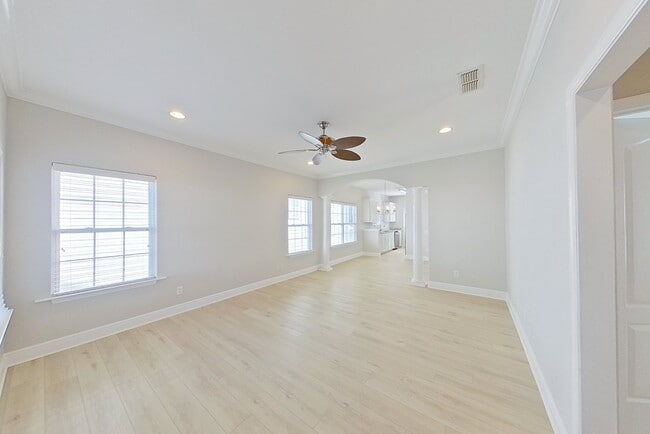 Building Photo - 303 Summercreek Cove