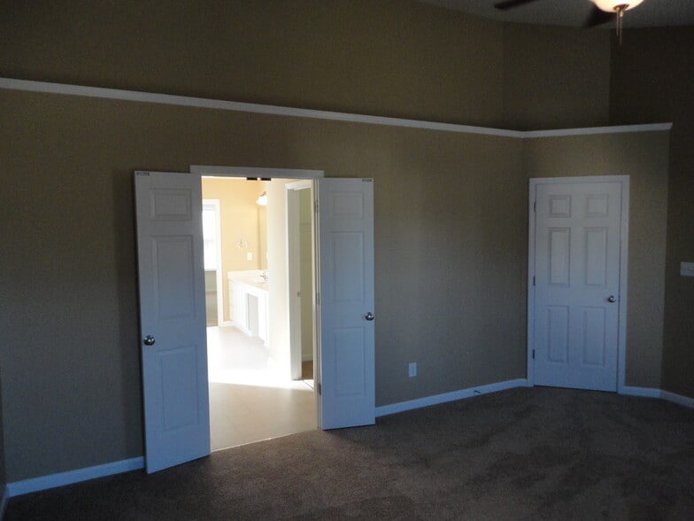 Building Photo - 3227 Enchanting Way