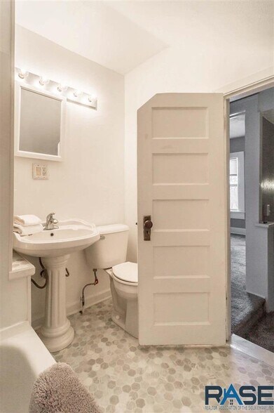 Bathroom - 926 N Walts Ave