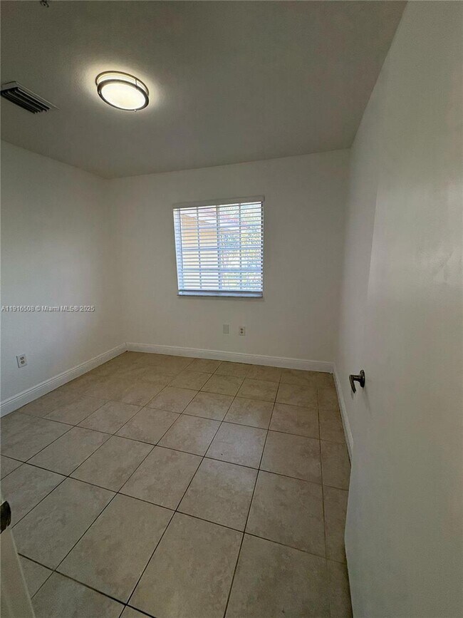 Building Photo - 2092 NE 167th St