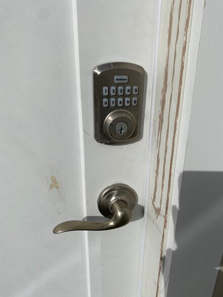 Smart Lock - 12402 Buchanan Trl W