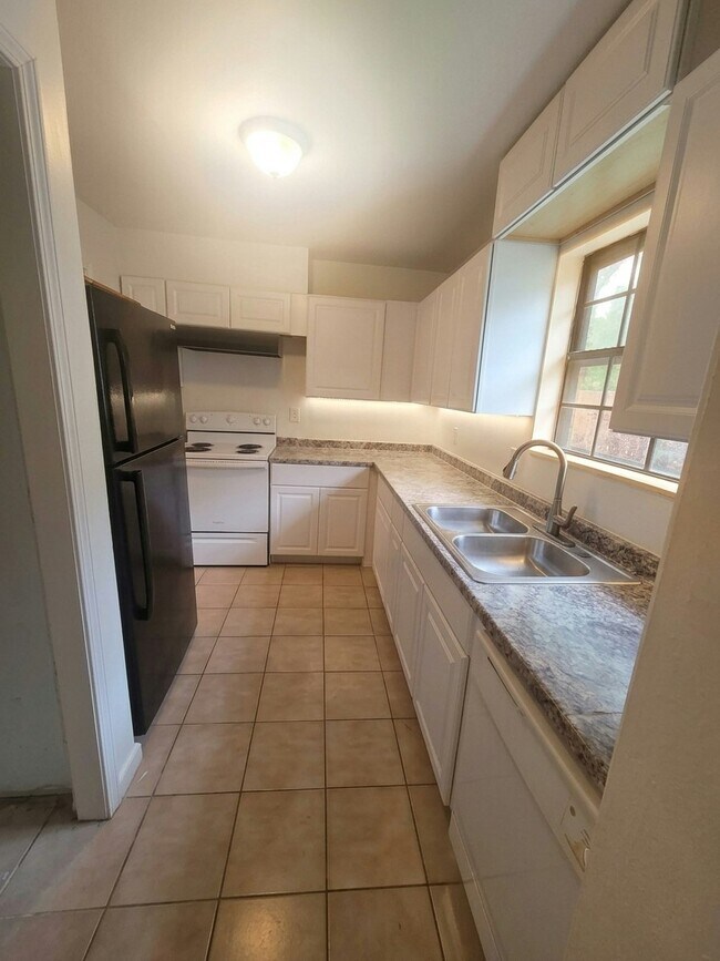 Building Photo - 6427 Woodstone Way