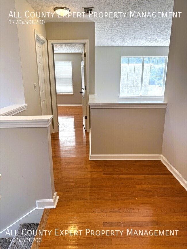 Building Photo - 6463 Topside Ave
