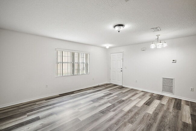 Building Photo - 526 Paulling Dr