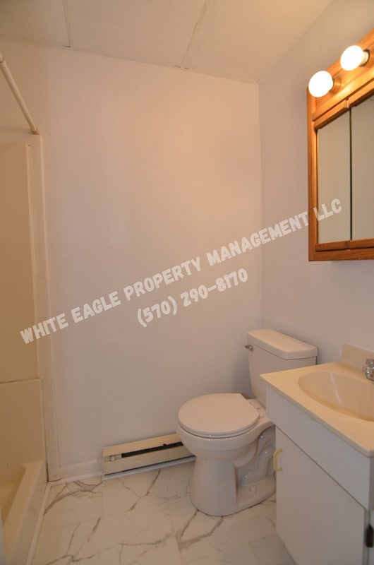 Building Photo - 208 Olyphant Ct