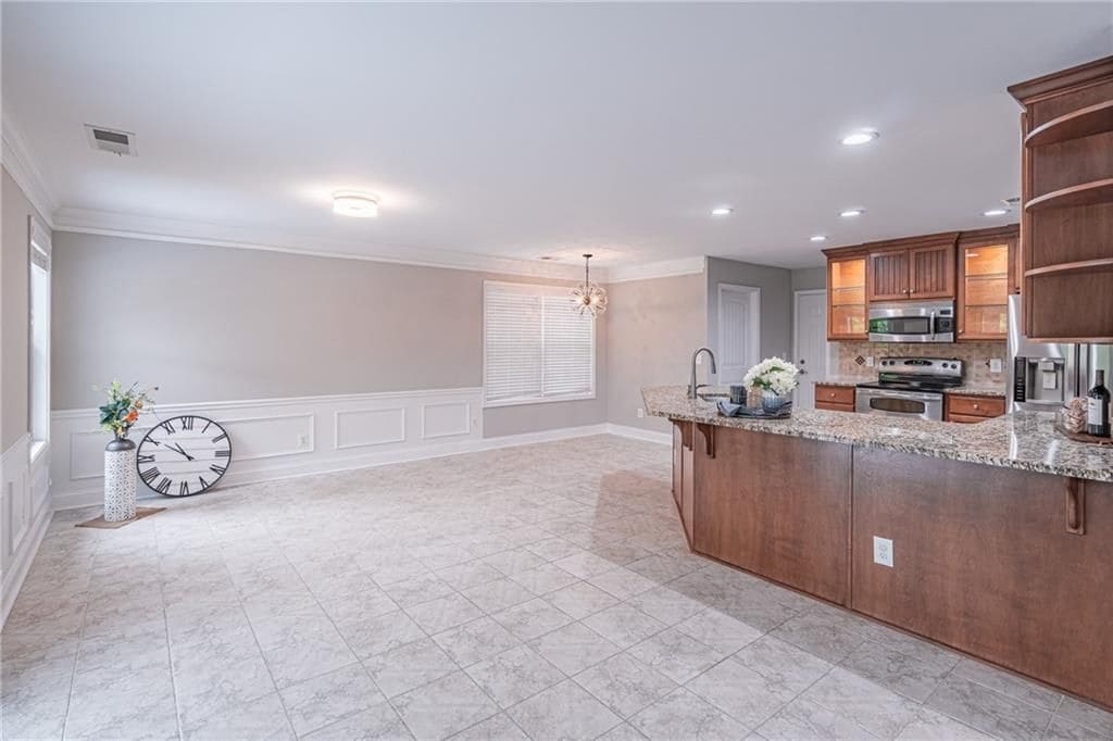 Building Photo - 5660 Crest Hill Dr NE