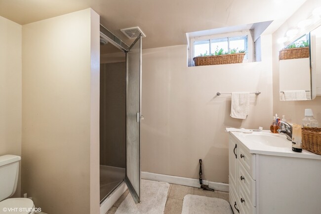 Building Photo - 322 N Monroe St