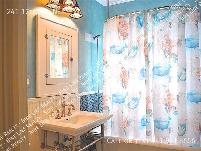 Building Photo - 241 17th Ave NE