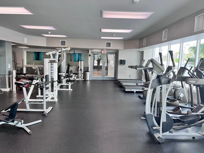 Building Photo - 275 NE 18th St