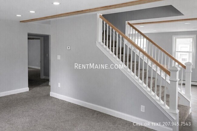 Building Photo - 492 Main St