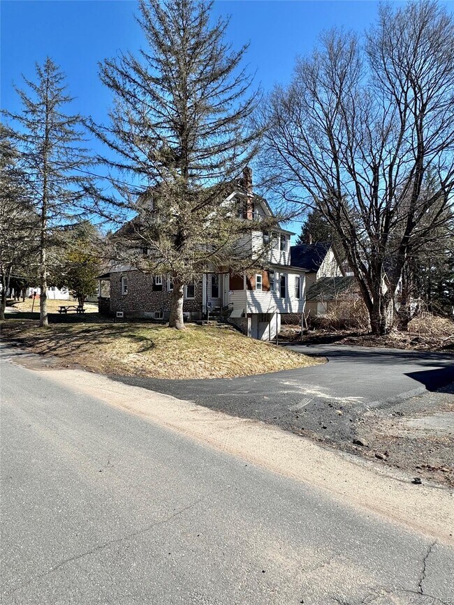 Building Photo - 440 N Main St