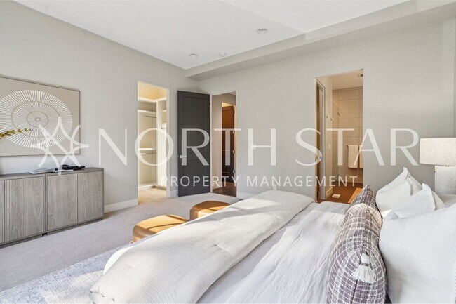 Building Photo - Luxury Living in the Heart of Lake Oswego: Stylish 3-Story Townhouse