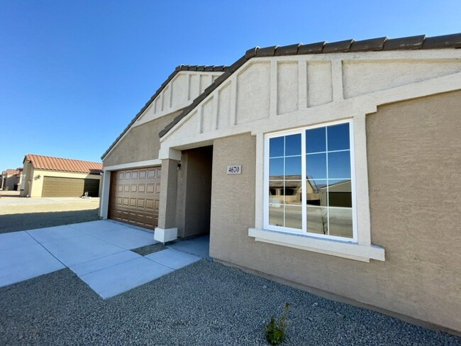 Building Photo - MOVE IN SPECIAL!! 4 bed 2 bath 2 car garag...