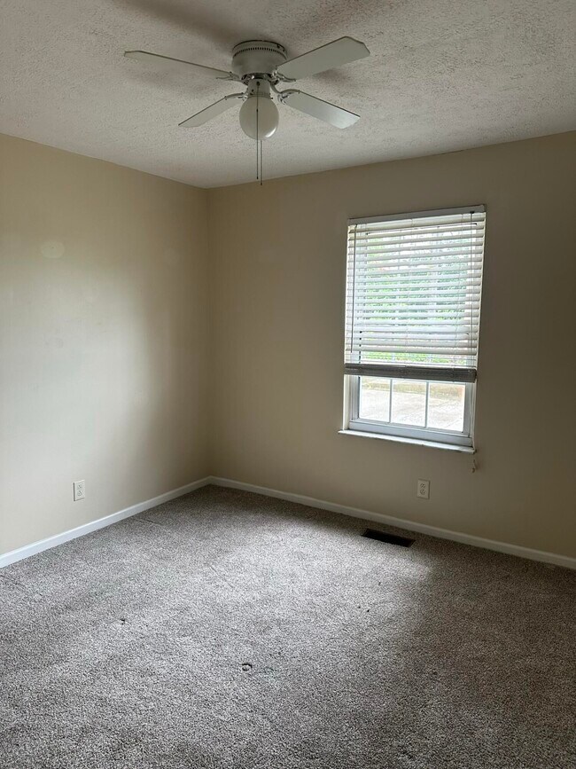 Building Photo - 415 Ridgewood Ln