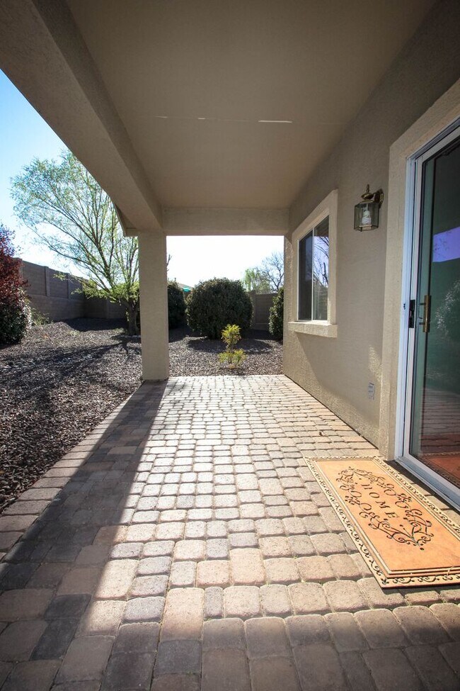 Building Photo - Spacious 3 Bedroom Quailwood Home