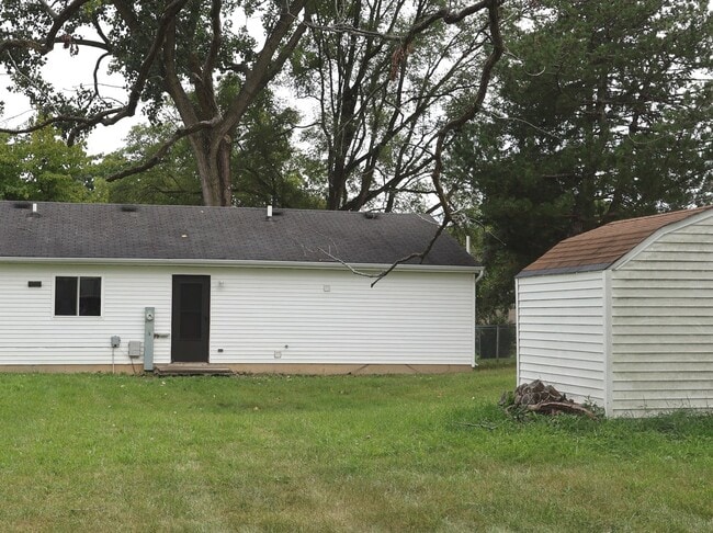 Building Photo - 25274 W Lincoln Dr