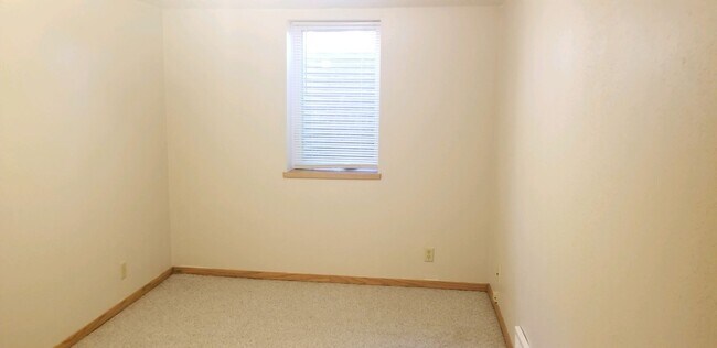 Building Photo - Now leasing for May 2026! Four Bed/Two Bath