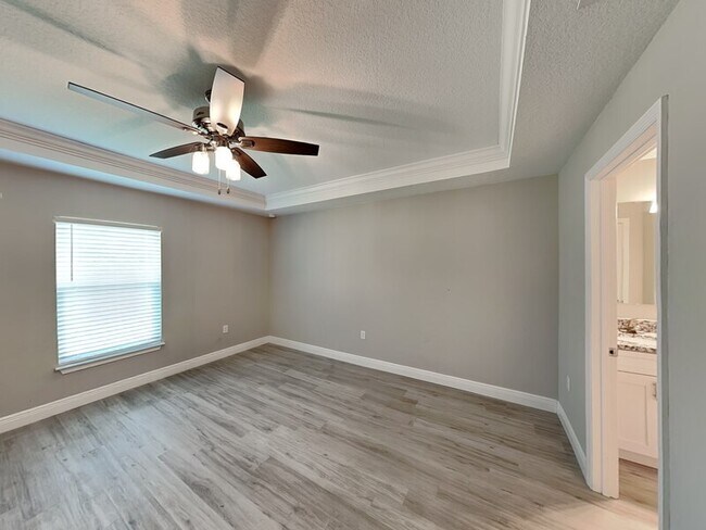 Building Photo - 7867 N Manville Rd