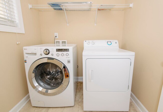 Building Photo - Charming Townhome in the Heart of Wake Forest!