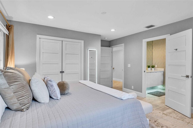 Building Photo - 2323 Delmar Pl