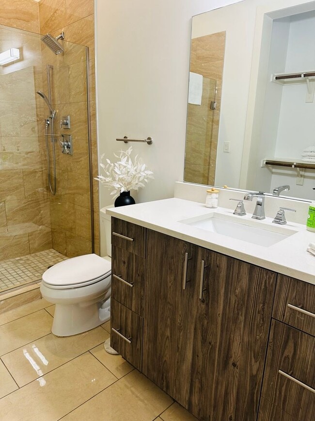 Building Photo - Modern 1 Bedroom in The Cedars