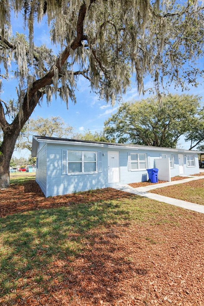 Building Photo - 2nd St