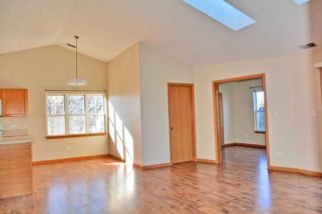 Building Photo - 2527 Sheehan Dr