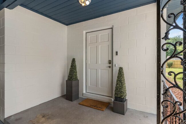 Building Photo - 4255 Wee St