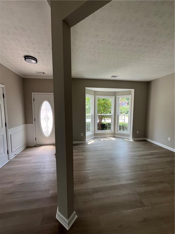 Building Photo - 2147 St Albans Pl