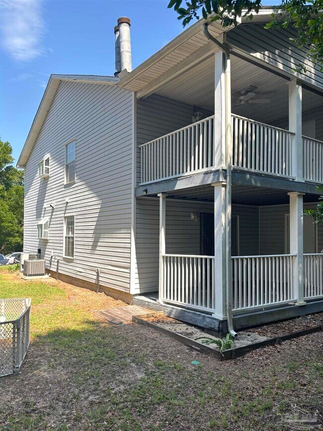 Building Photo - 1500 E Johnson Ave