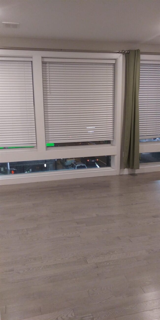 Building Photo - 801 Summit Ave