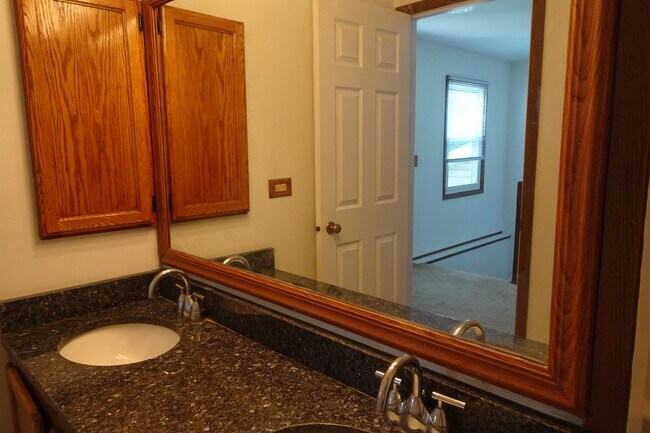 Building Photo - 945 Fieldstone Ct