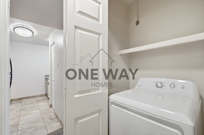 Building Photo - 1126 W Elliot Rd