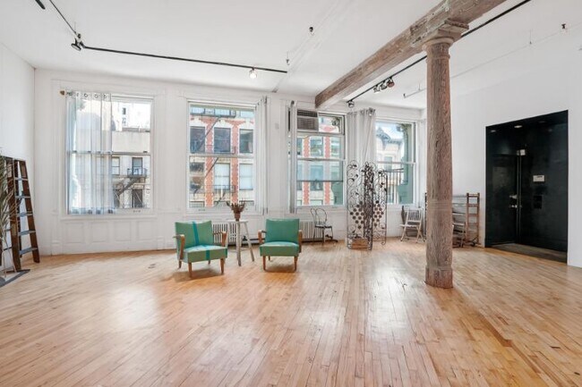 Primary Photo - 515 Broadway