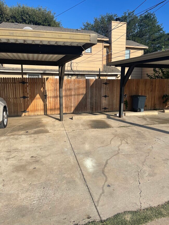 Building Photo - 2332 Sherry St