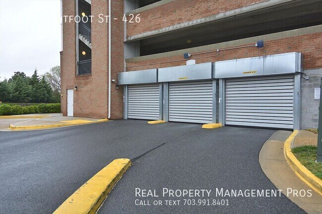 Building Photo - 3830 Lightfoot St